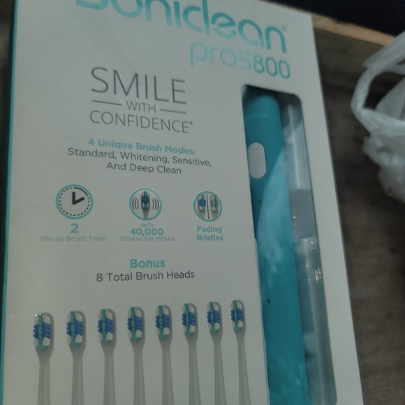 Electric toothbrush - Picture 3 of 4